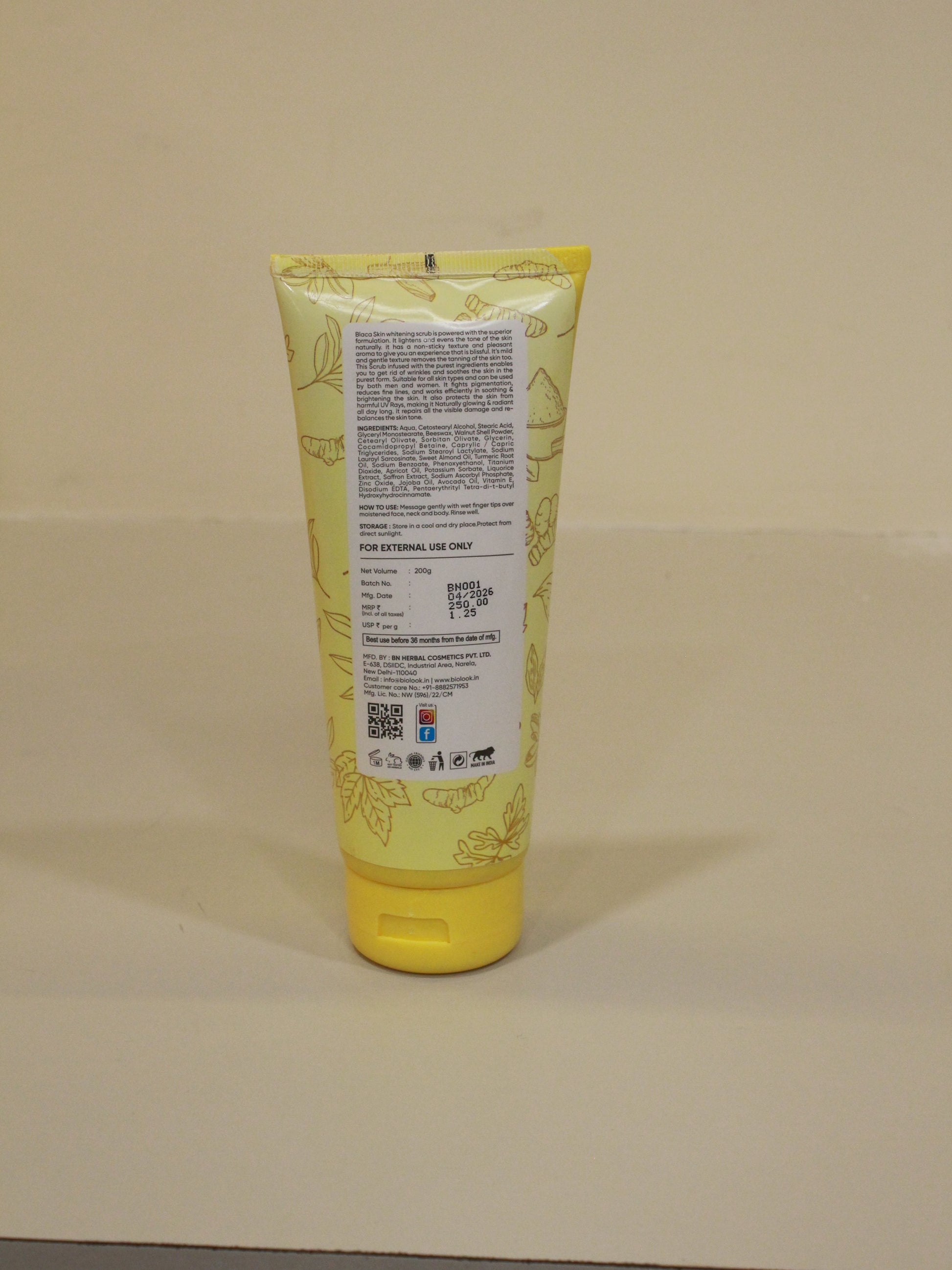 Blaca Natural Ubtan Scrub 200g for Glowing Skin | Lightens Skin Tone, Removes Tan & Exfoliates Deeply